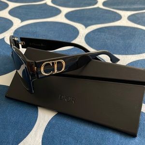 Christian Dior Logo Sunglasses 🕶
